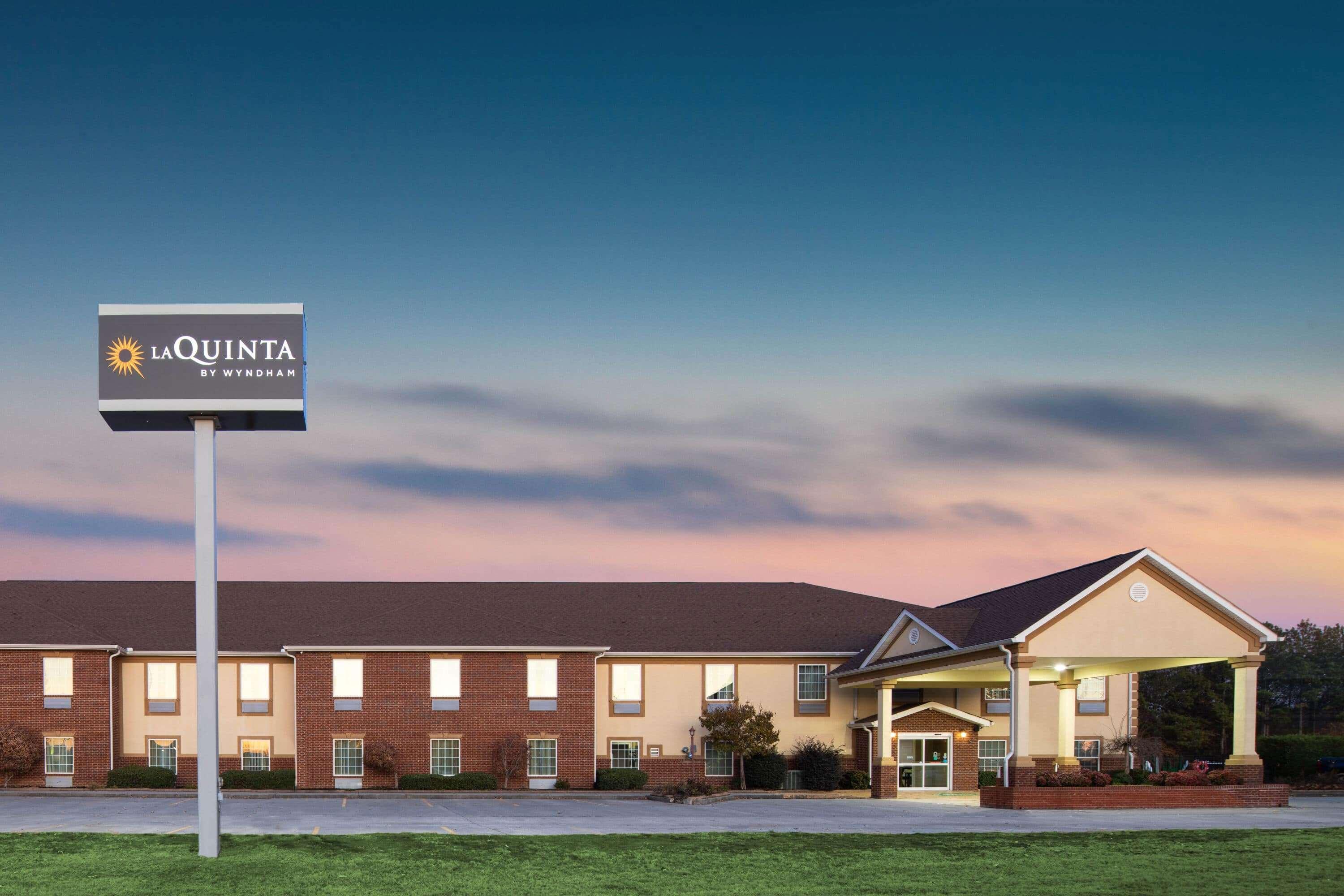 La Quinta Inn By Wyndham Calhoun South I-75 מראה חיצוני תמונה