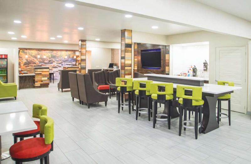 La Quinta Inn By Wyndham Calhoun South I-75 מראה חיצוני תמונה