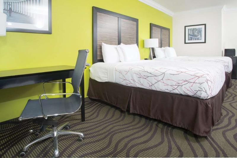 La Quinta Inn By Wyndham Calhoun South I-75 מראה חיצוני תמונה