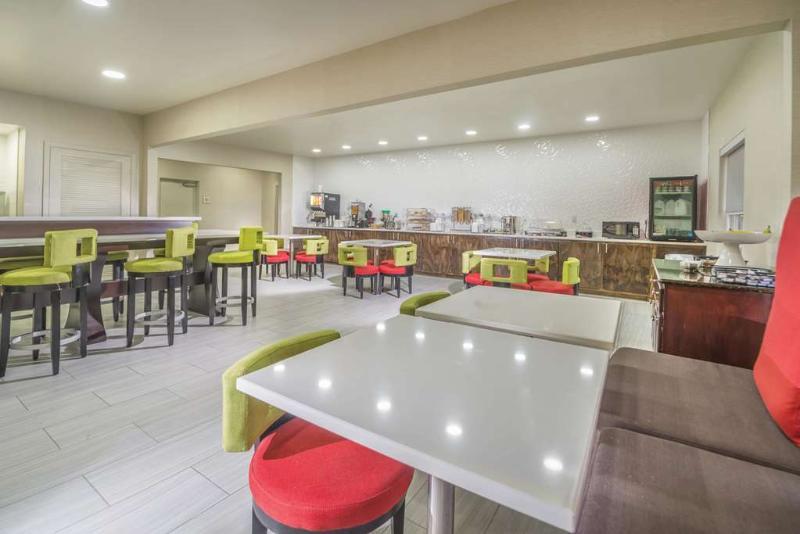 La Quinta Inn By Wyndham Calhoun South I-75 מראה חיצוני תמונה