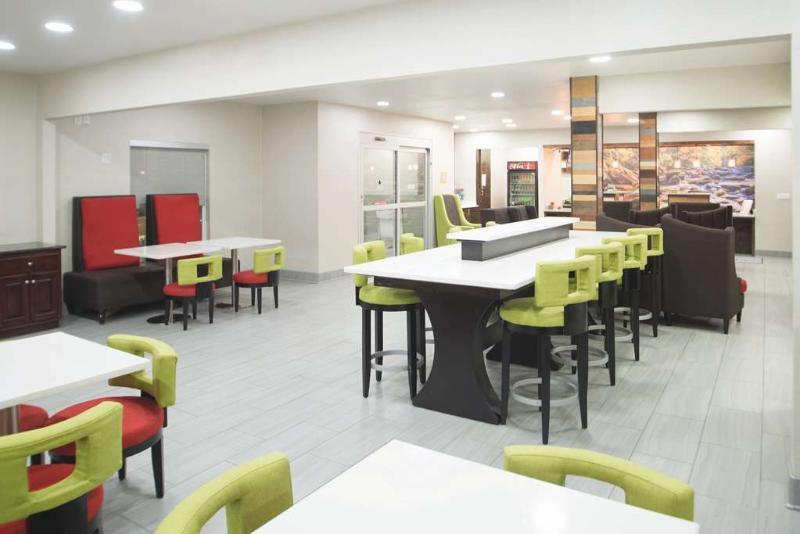 La Quinta Inn By Wyndham Calhoun South I-75 מראה חיצוני תמונה